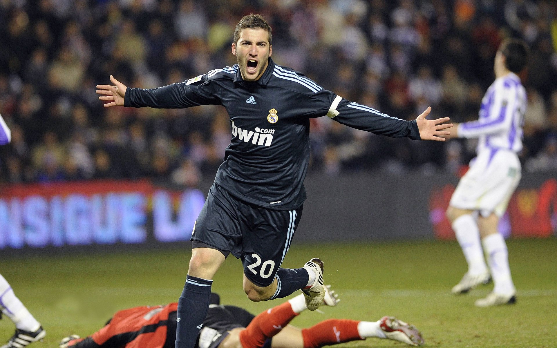 意甲联赛一名球员受伤导致无法出场，意甲踢几场